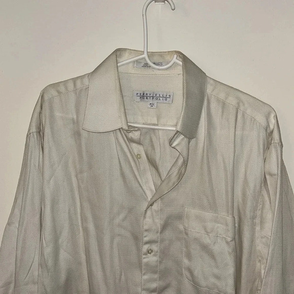 😍Men’s perry Ellis 100% cotton button down, size 16 1/2 34. - Picture 2 of 5
